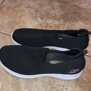 Sketchers slip ons